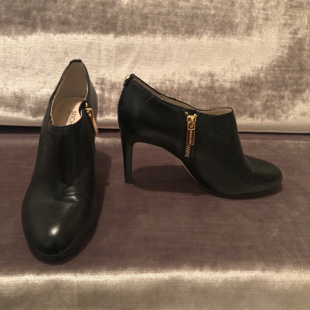 Michael Kors 6.5 black leather ankle booties